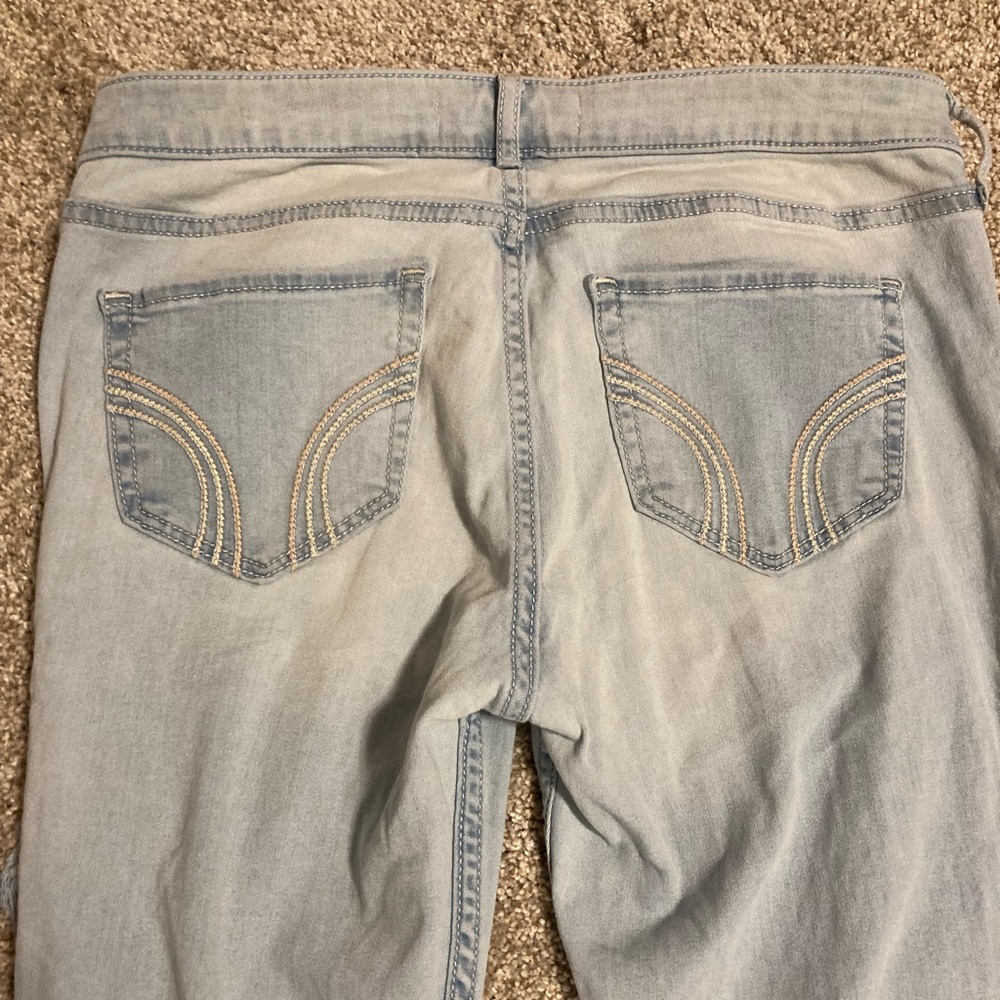 HOLLISTER RIPPED JEANS - Picture 5 of 6